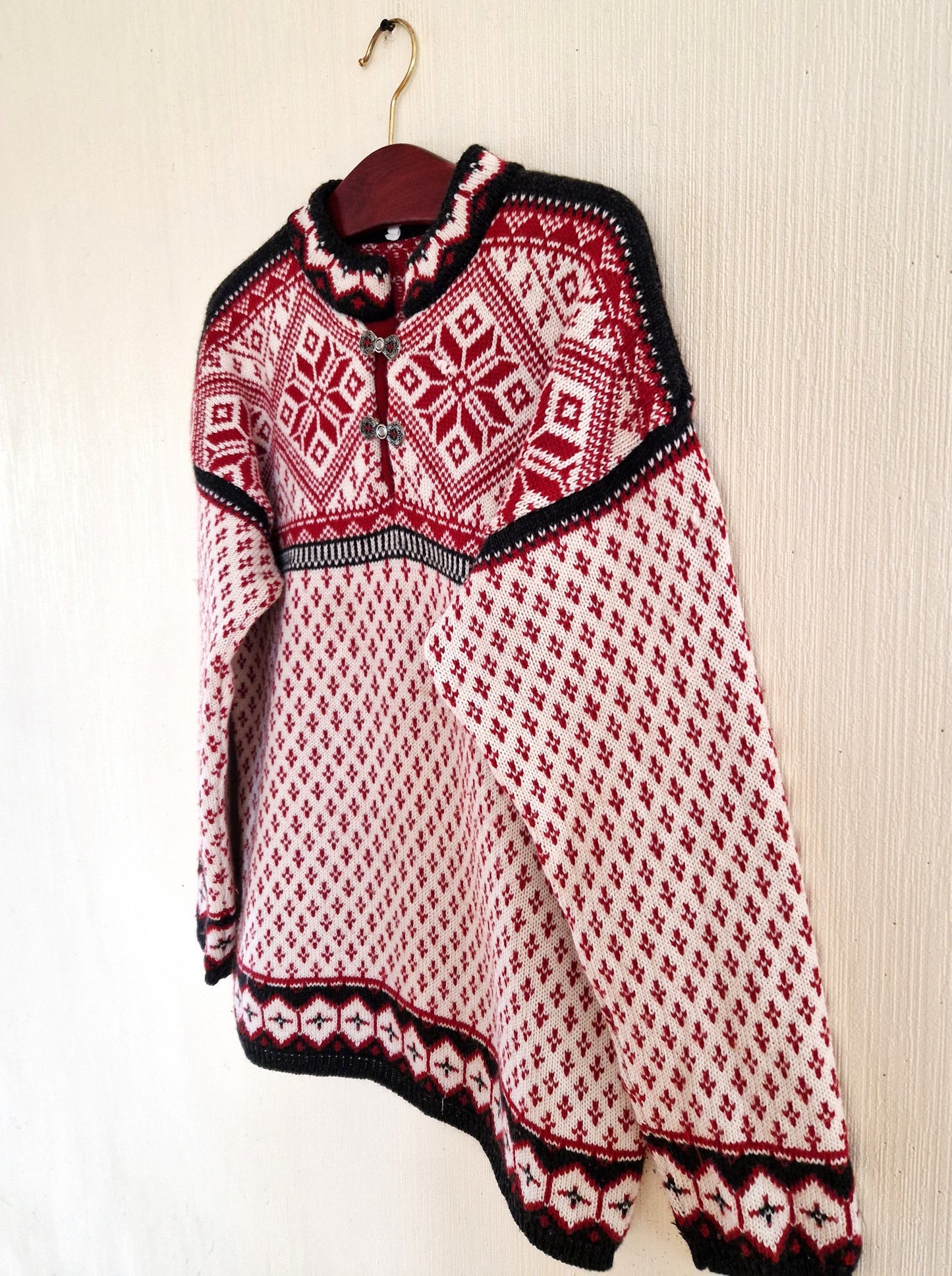 Vintage Scandinav Knitted Winter Wool Sweater Size Medium