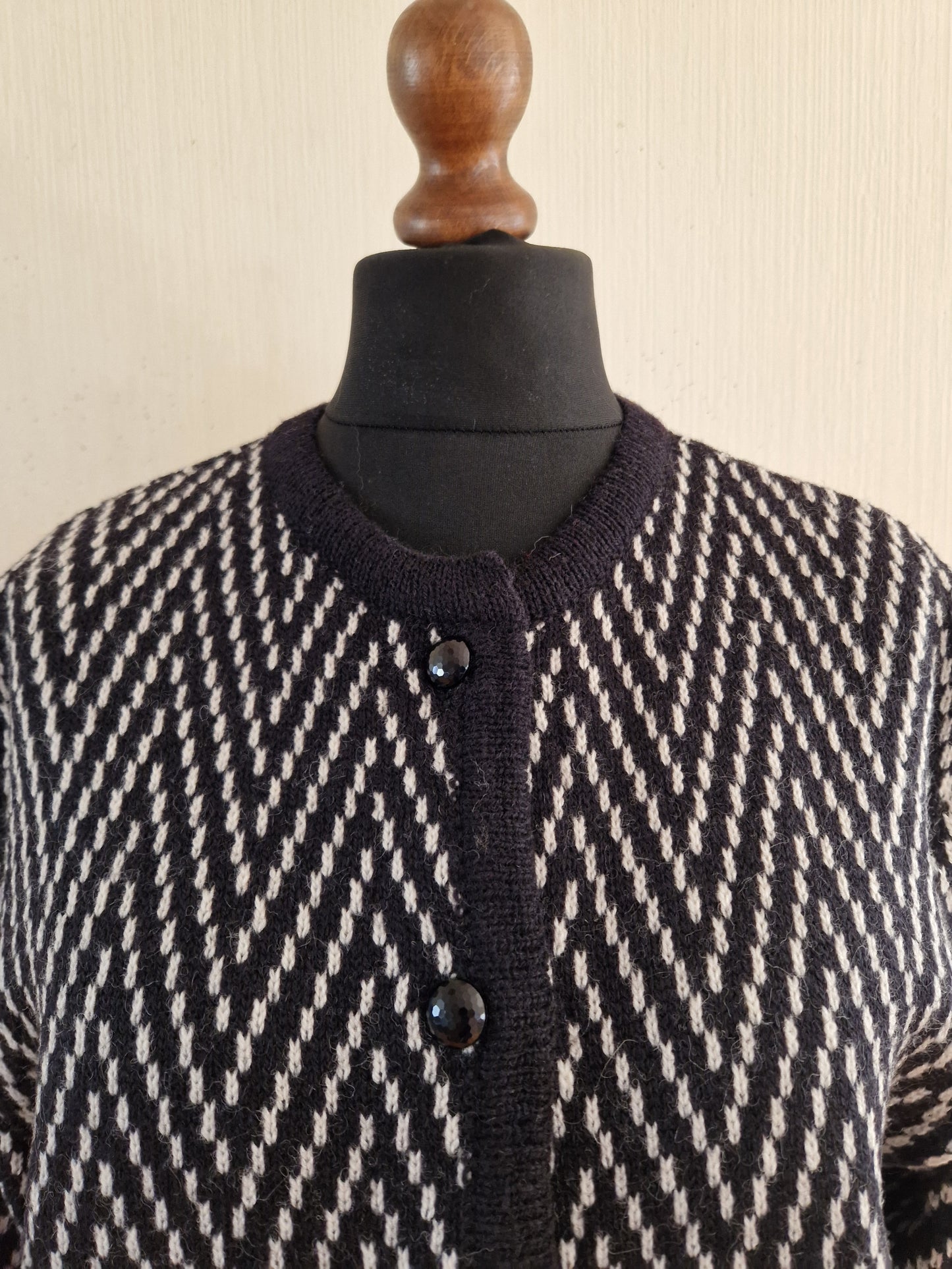 Vintage Scandinave Knitted Women Wool Cardigan Size Medium